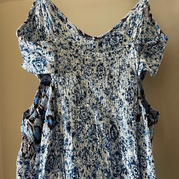 Ecote Blue and White Floral Maxi Dress - Picture 5 of 6